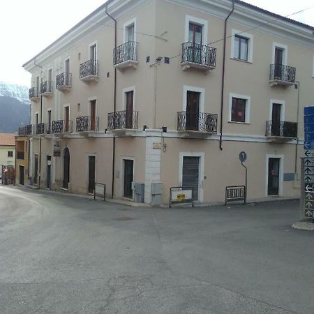 Appartamento Palazzo Camelot, 19 Via Nazionale San Demetrio ne' Vestini Esterno foto
