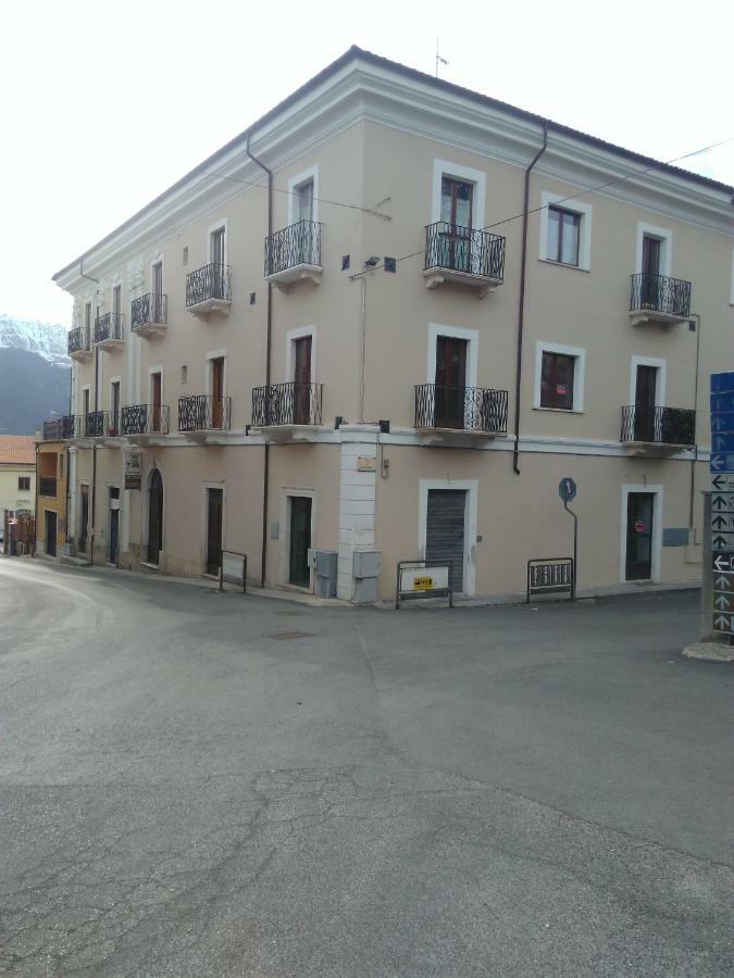 Appartamento Palazzo Camelot, 19 Via Nazionale San Demetrio ne' Vestini Esterno foto